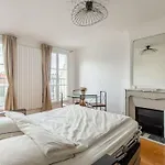 Central Paris One Bedroom Flat Close To Marais & Bastille