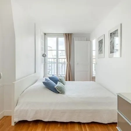 One Bedroom Flat Close To Marais & Bastille * Parigi